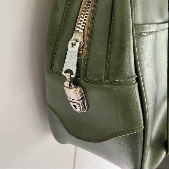 Rich green vintage weekender bag— so cool! - Picture 3 of 13